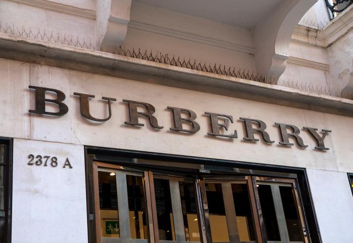 Η Burberry δρομολογεί περικοπή κόστους με κόστος έως και 1.700 θέσεις εργασίας