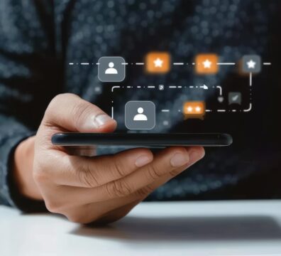 Πώς συνδέεται το search intent με το customer journey