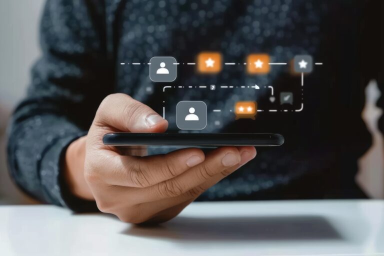 Πώς συνδέεται το search intent με το customer journey